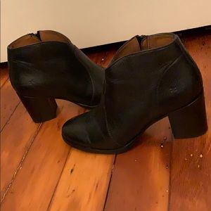Frye Nora Zip Short Black Booties